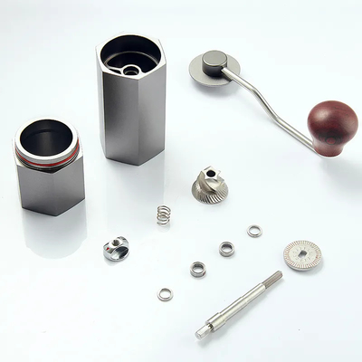 Broyeur manuelle en aluminium Hexagonal Adjustable Setting de grains de café en métal pour le voyage de ménage