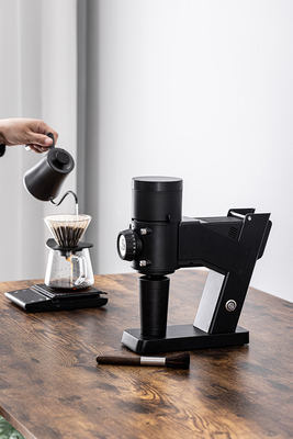58mm Burr Electric Coffee Bean Grinder plat 50W BG58 versent au-dessus du moulin à café